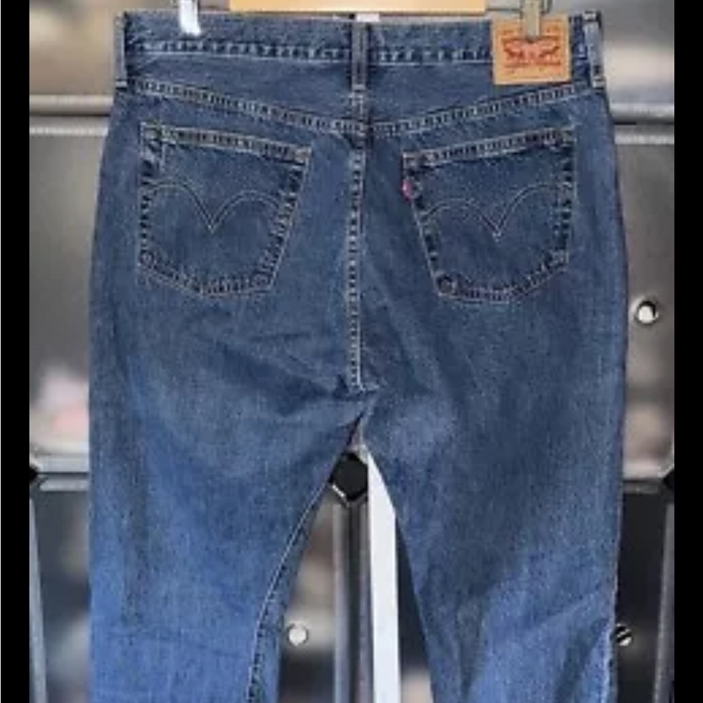 Levi’s 501 Original Jeans in Medium Wash Women’s Tag Size 32 x 32 - Picture 5 of 11